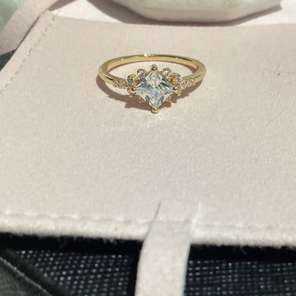 🌸Elegant Vintage or Antique Style Princess Cut Petite Cz Diamond band - Picture 7 of 16